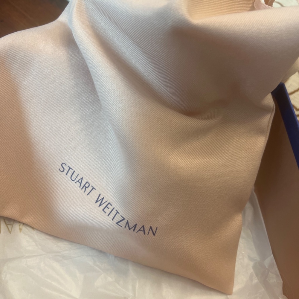 Stuart Weitzman - Picture 5 of 6